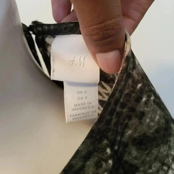 H&M Snake Print Shift Dress(2) - Picture 6 of 8